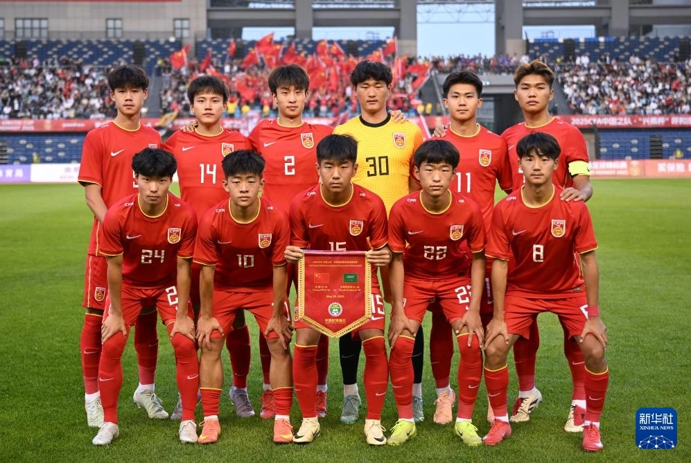 U16 Việt Nam hòa U16 Trung Quốc: HLV Roland khích lệ tinh thần cầu thủ